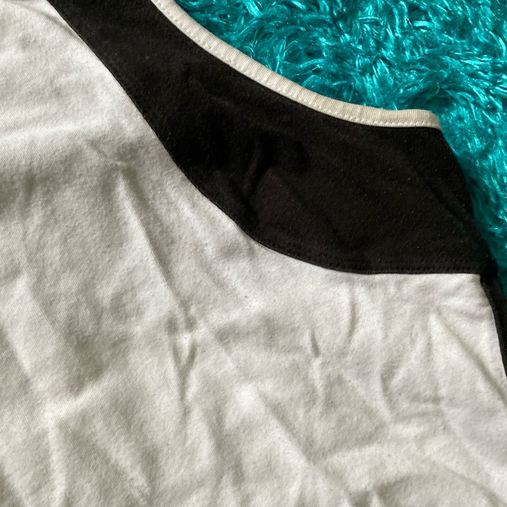 White and Black Sleeveless muscle Top - Picture 7 of 17